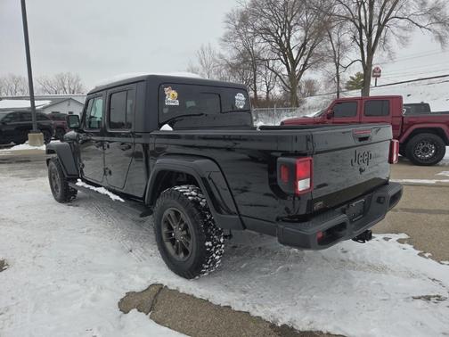 2022 Jeep Gladiator Sport