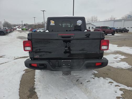 2022 Jeep Gladiator Sport