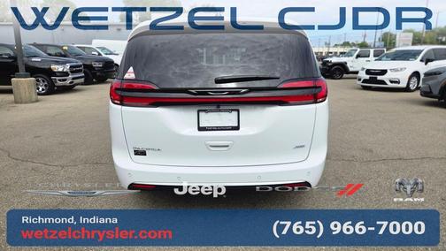 PW7 2027 Chrysler Pacifica SELECT