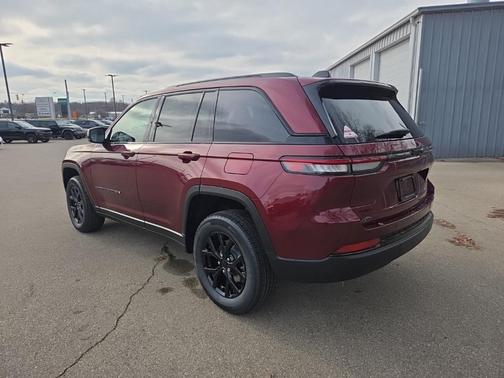 2025 Jeep Grand Cherokee Laredo