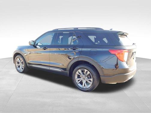 Black Metallic 2023 Ford Explorer XLT