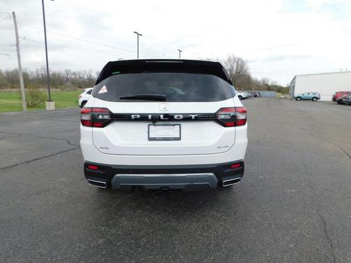 Platinum White Pearl 2026 Honda Pilot Elite
