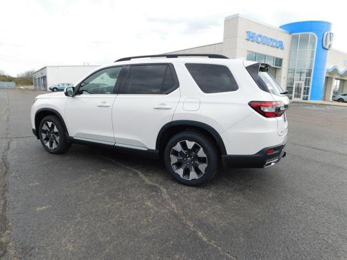 Platinum White Pearl 2026 Honda Pilot Elite