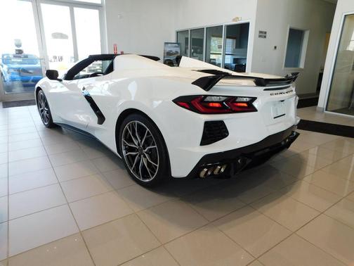Arctic White 2023 Chevrolet Corvette Stingray w/2LT