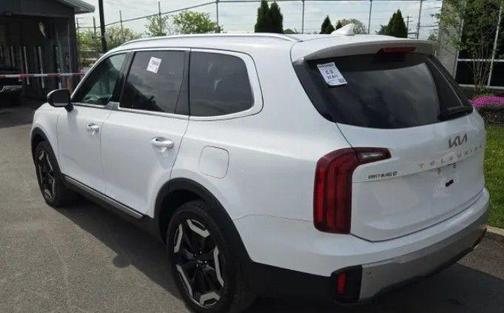 Glacial White Pearl 2024 Kia Telluride S