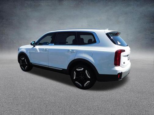 Glacial White Pearl 2024 Kia Telluride S