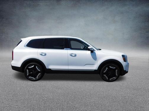 Glacial White Pearl 2024 Kia Telluride S