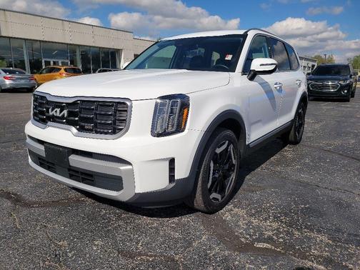 Glacial White Pearl 2024 Kia Telluride S