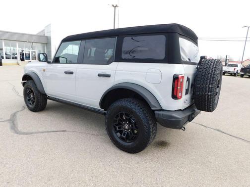 Avalanche Gray 2026 Ford Bronco Badlands