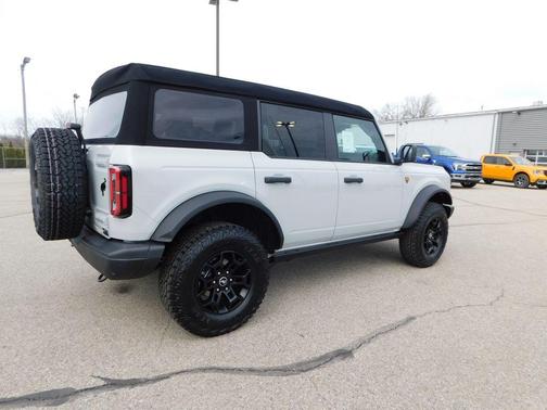 Avalanche Gray 2026 Ford Bronco Badlands