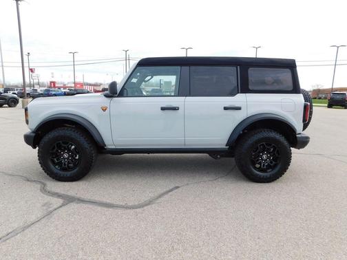 Avalanche Gray 2026 Ford Bronco Badlands