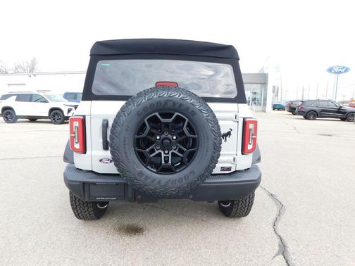 Avalanche Gray 2026 Ford Bronco Badlands