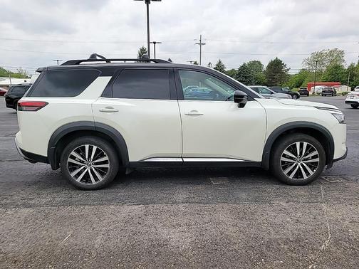 2024 Nissan Pathfinder Platinum