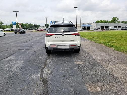 2024 Nissan Pathfinder Platinum