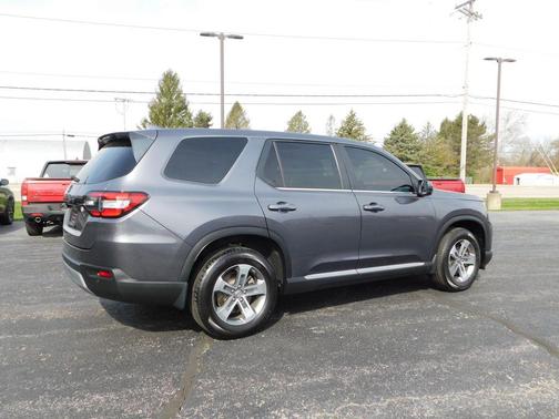 Modern Steel Metallic 2023 Honda Pilot EX-L 7-Passenger