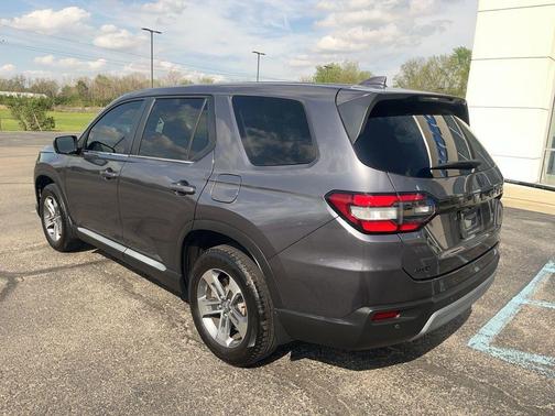 Modern Steel Metallic 2023 Honda Pilot EX-L 7-Passenger