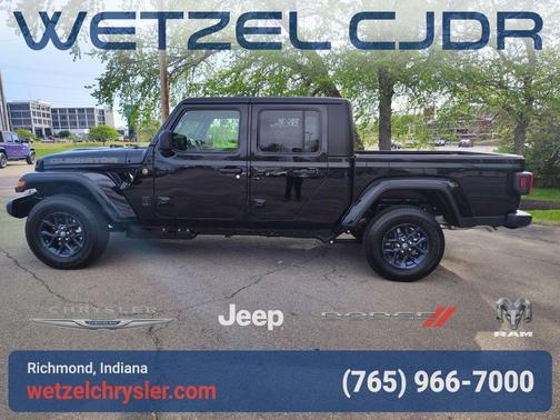 Black Clearcoat 2026 Jeep Gladiator 85th Anniversary Edition
