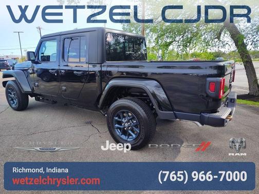 Black Clearcoat 2026 Jeep Gladiator 85th Anniversary Edition
