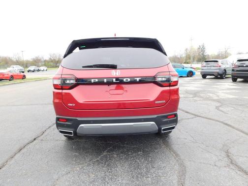 Radiant Red Metallic II 2026 Honda Pilot Touring