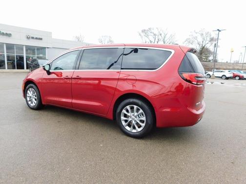2024 Chrysler Pacifica Touring-L