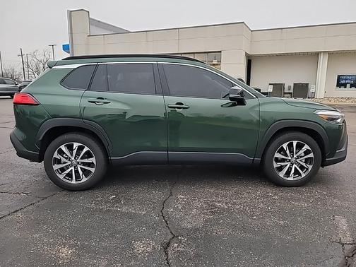 2025 Toyota Corolla Cross XLE