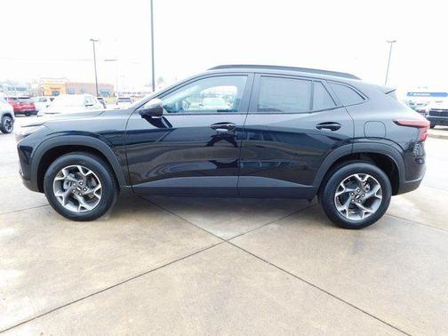 Mosaic Black Metallic 2026 Chevrolet Trax LT