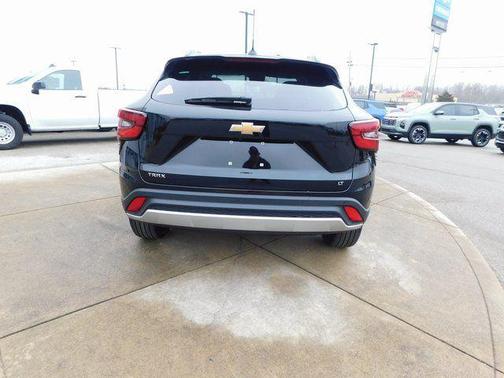 Mosaic Black Metallic 2026 Chevrolet Trax LT