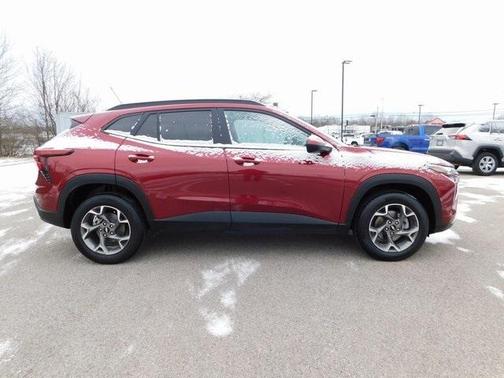 2025 Chevrolet Trax LT