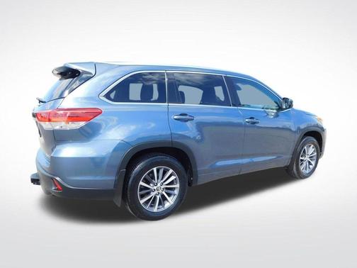 Shoreline Blue Pearl 2017 Toyota Highlander XLE