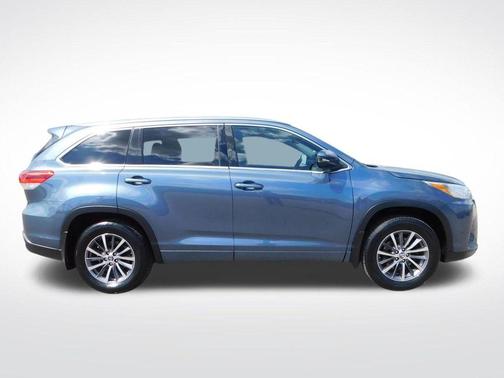 Shoreline Blue Pearl 2017 Toyota Highlander XLE