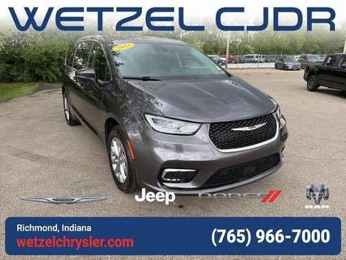 Granite Crystal Clearcoat Metallic 2023 Chrysler Pacifica Touring-L