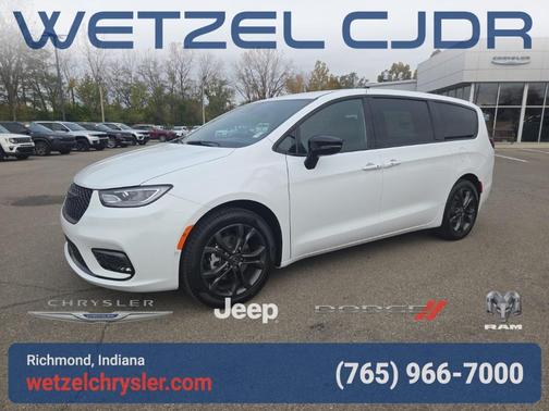 2026 Chrysler Pacifica Select