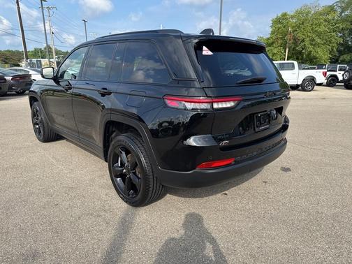 2022 Jeep Grand Cherokee Altitude