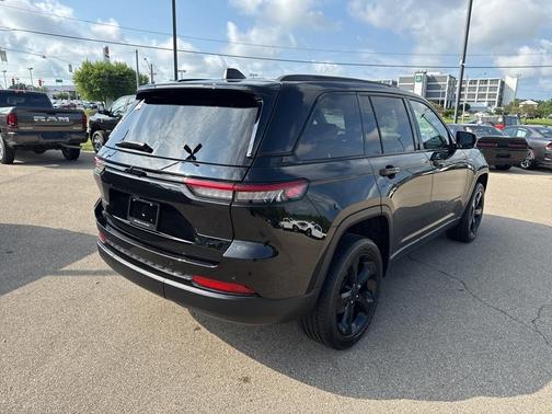 2022 Jeep Grand Cherokee Altitude