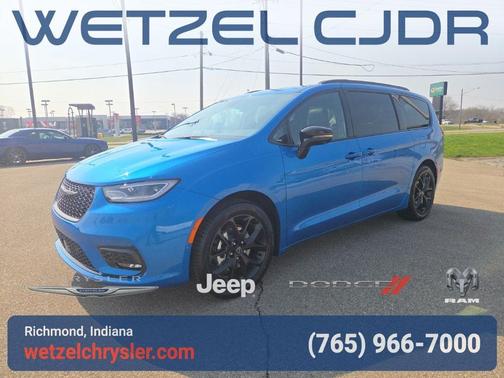 Hydro Blue Pearlcoat 2026 Chrysler Pacifica Select