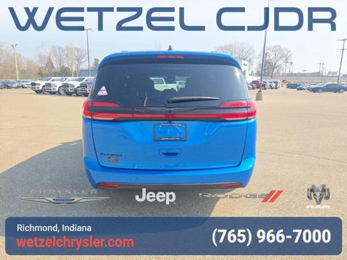 Hydro Blue Pearlcoat 2026 Chrysler Pacifica Select