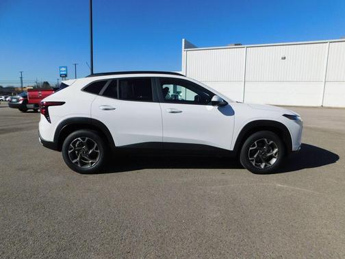 Summit White 2026 Chevrolet Trax LT