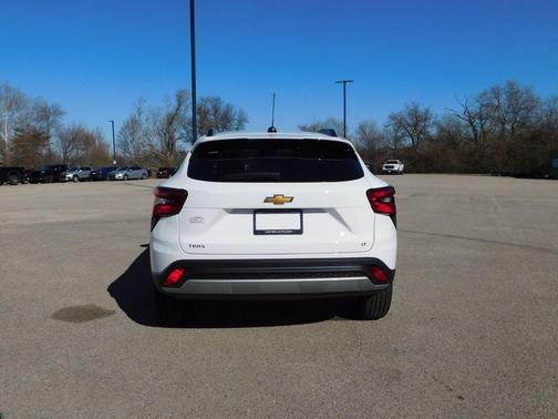 Summit White 2026 Chevrolet Trax LT