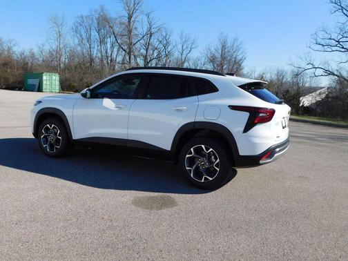 Summit White 2026 Chevrolet Trax LT