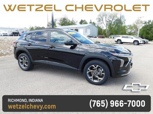 Mosaic Black Metallic 2025 Chevrolet Trax LT