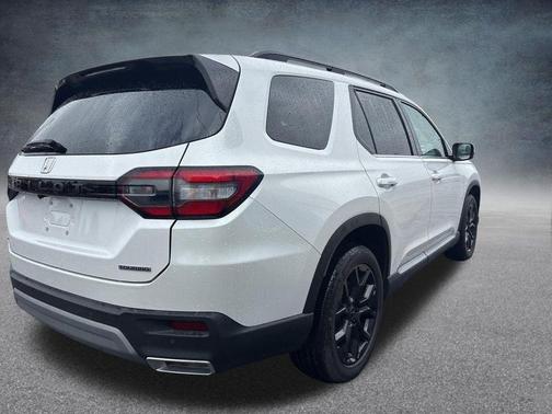 Platinum White Pearl 2025 Honda Pilot Sport