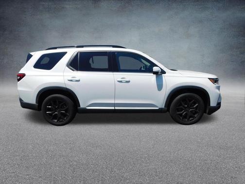 Platinum White Pearl 2025 Honda Pilot Sport