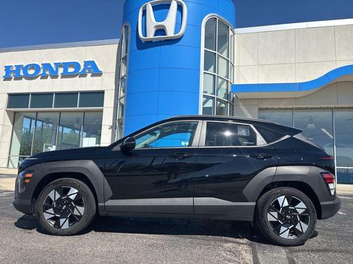 Abyss Black Pearl 2025 Hyundai KONA SEL