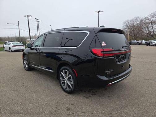 2026 Chrysler Pacifica Pinnacle