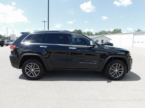 Photo 2 of 44 of 2017 Jeep Grand Cherokee Limited