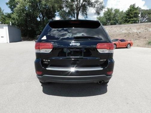 Photo 4 of 44 of 2017 Jeep Grand Cherokee Limited