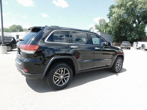 Photo 3 of 44 of 2017 Jeep Grand Cherokee Limited