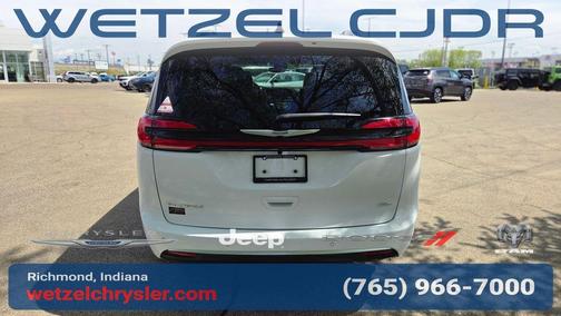 Bright White Clearcoat 2026 Chrysler Pacifica Pinnacle