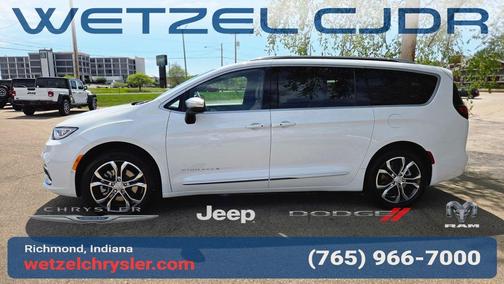 Bright White Clearcoat 2026 Chrysler Pacifica Pinnacle