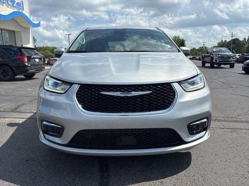 2023 Chrysler Pacifica Touring-L